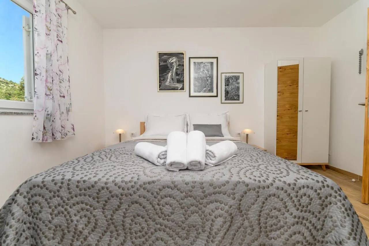Rooms Forever Miholascica