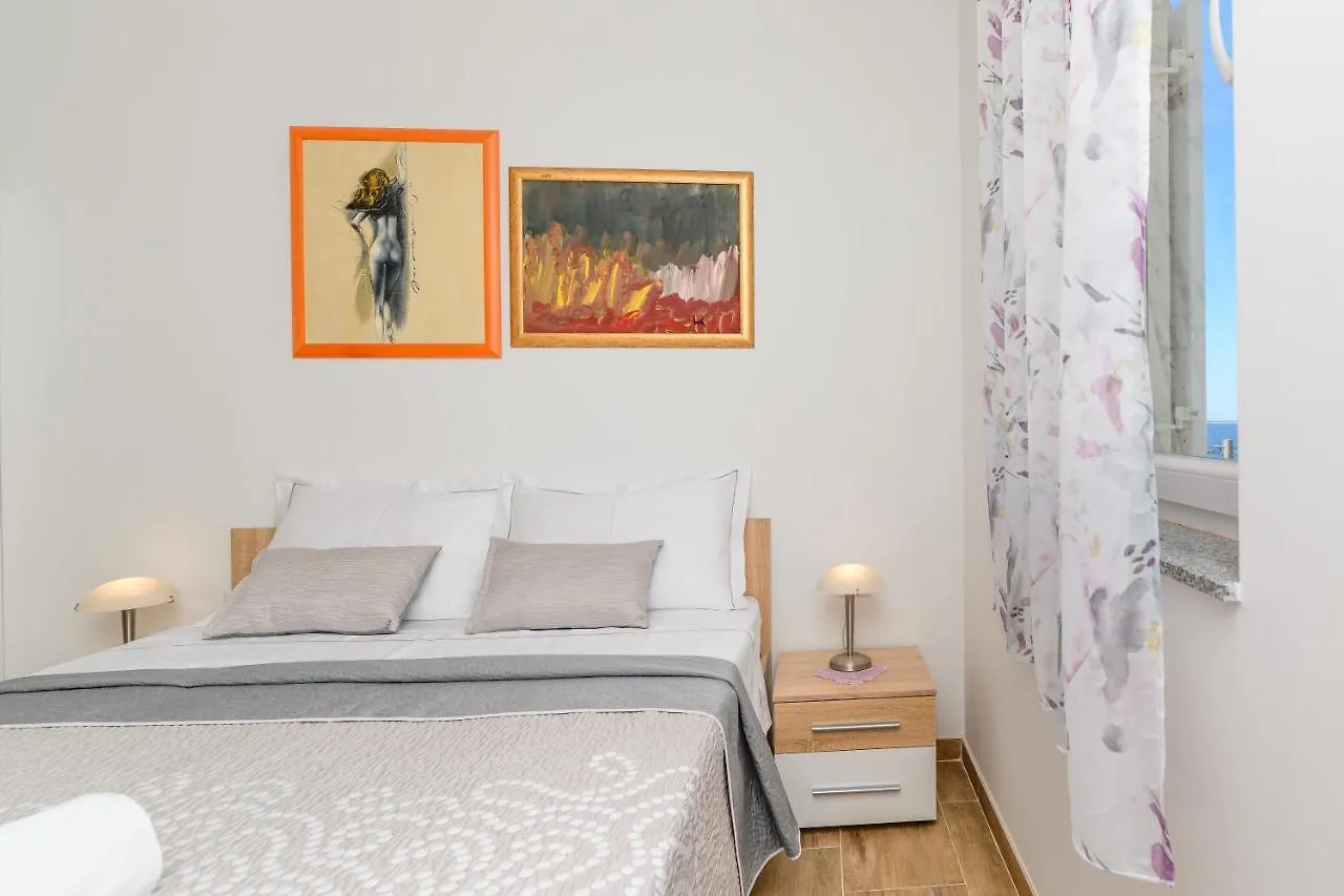 Rooms Forever Miholascica Guest house