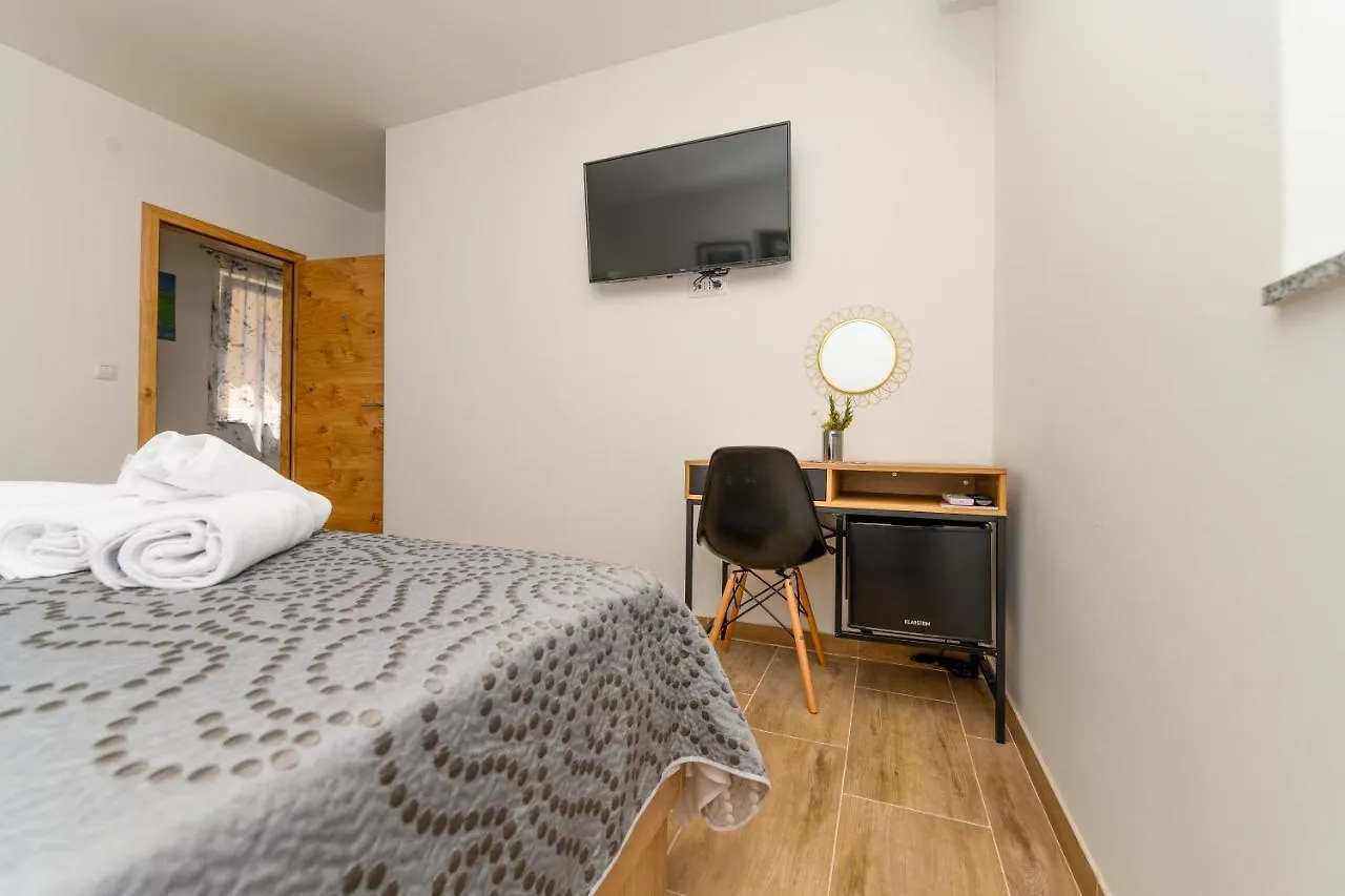Guest house Rooms Forever Miholascica