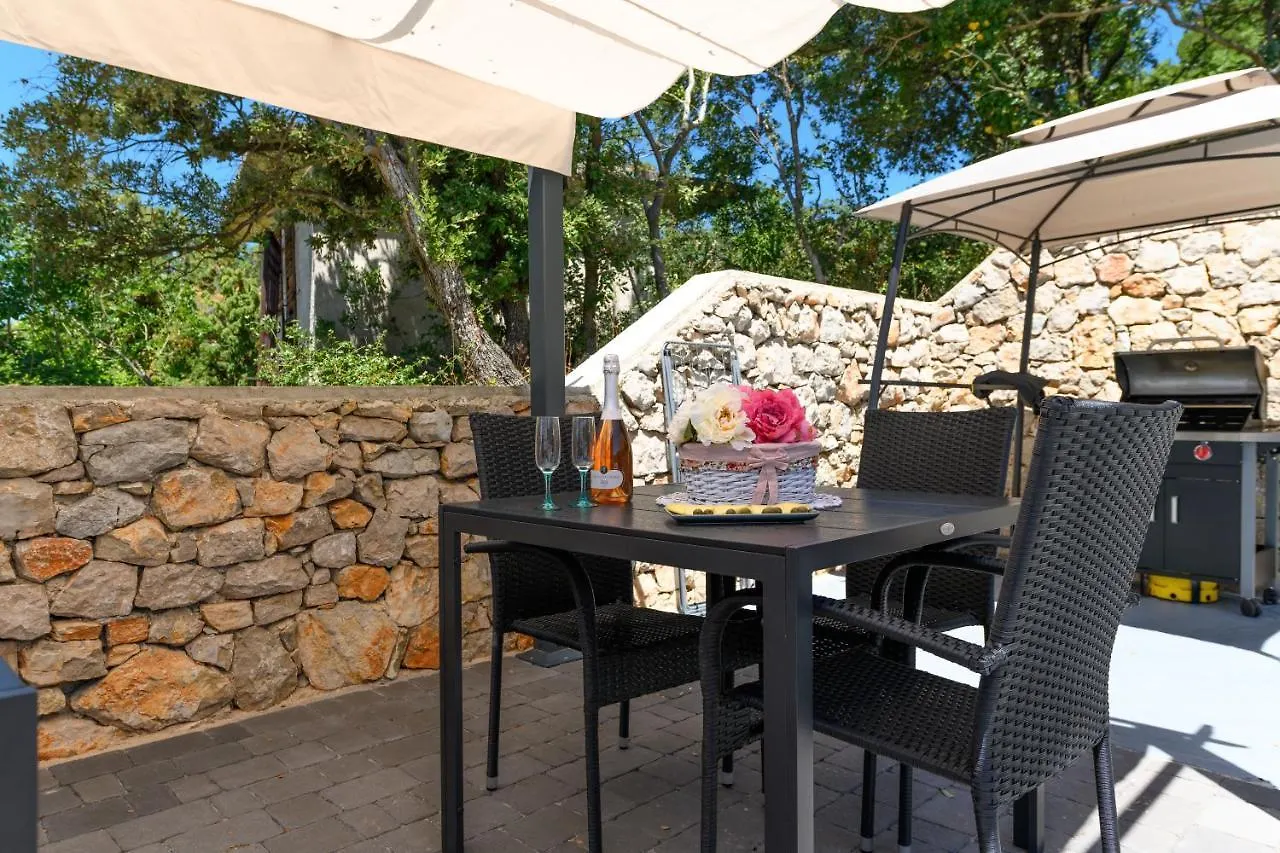 Rooms Forever Miholascica Guest house